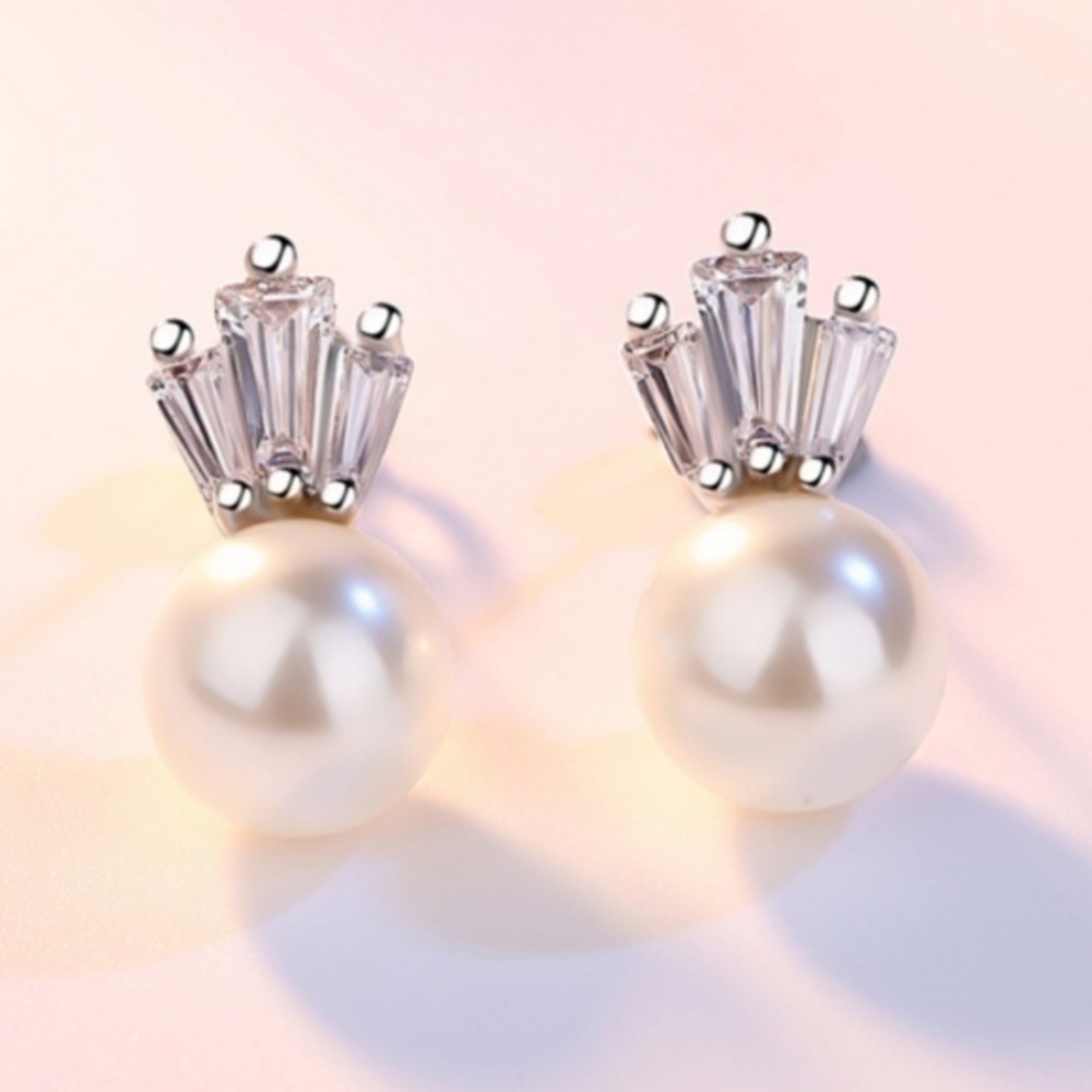 Pearl & Crystal Studs D01